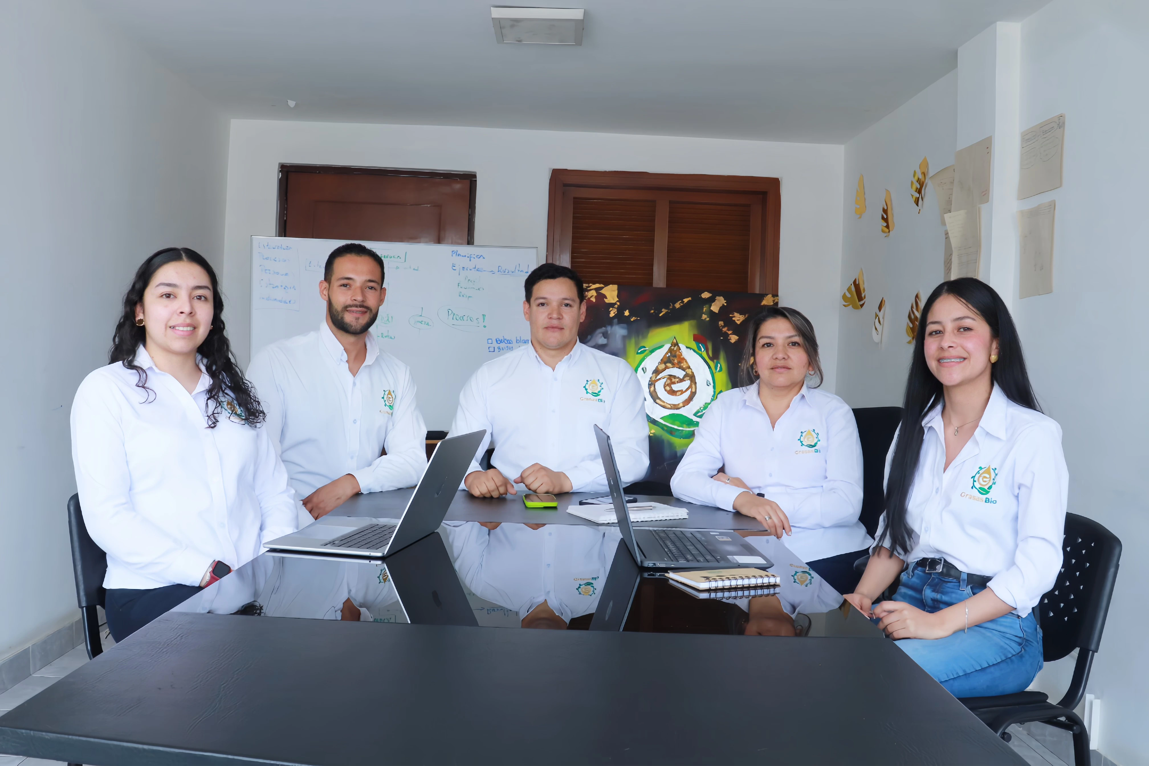 Equipo de GrasasBio en planta